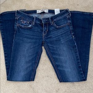 Dark washed Hollister jeans, in bootcut style.